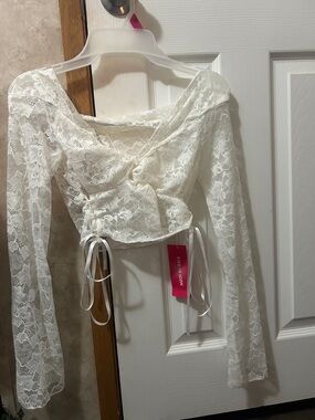 SHEIN White Lace Ribbon Tie Crop Top